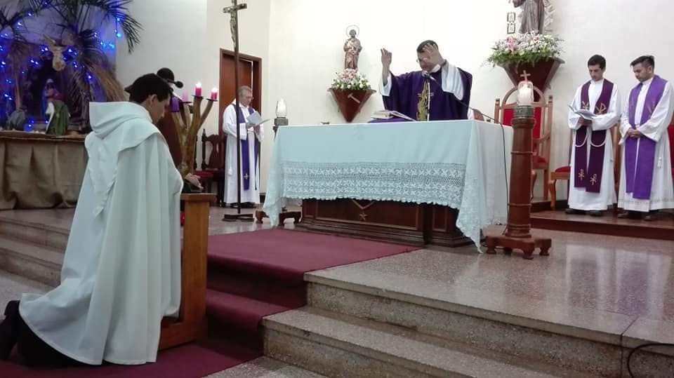 Fr. Juan recibe la bendición
